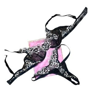 Black and White Floral Underwire Bra with Adjustable Straps Matching Set